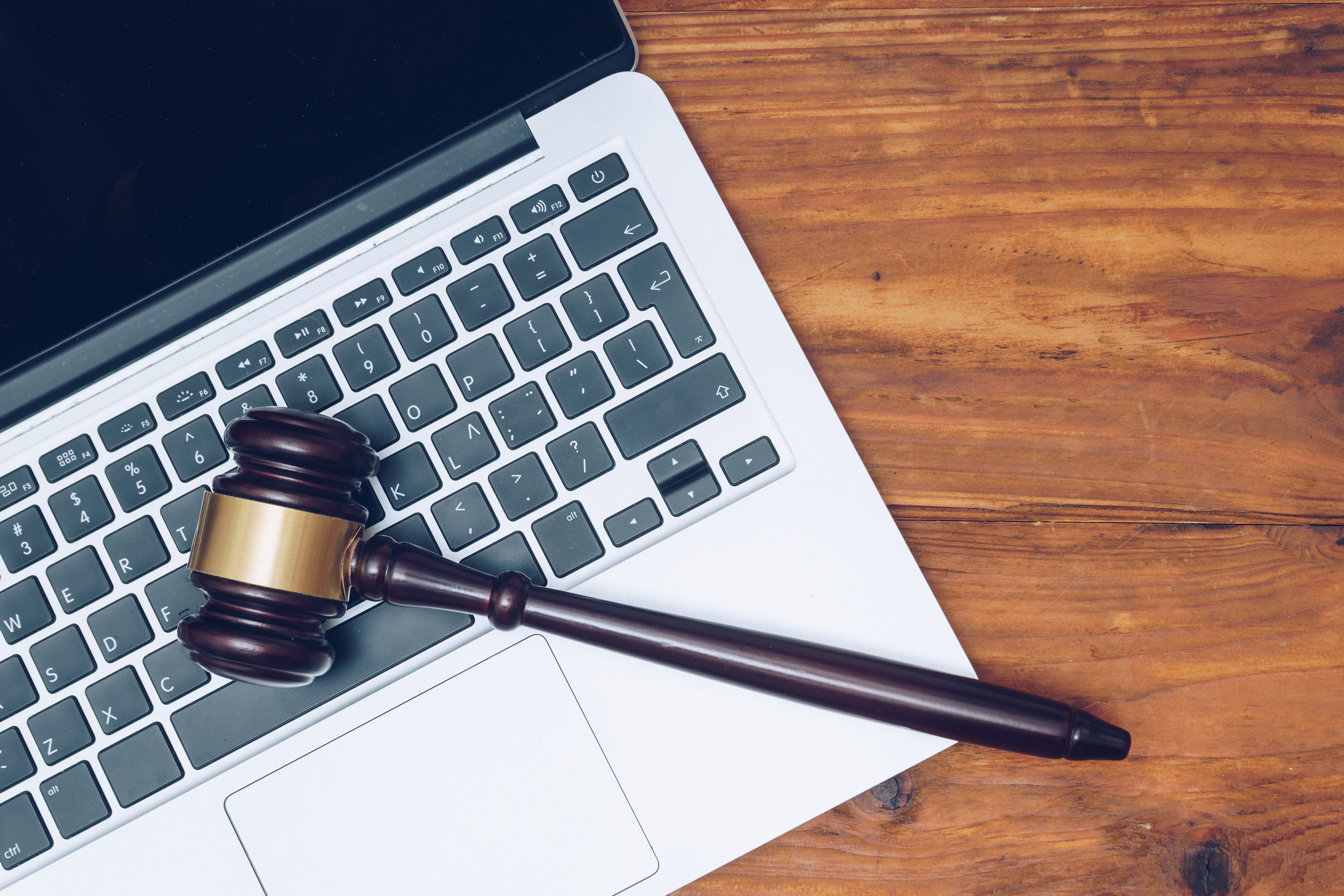 Legal tech løsning til fyldestgørende juridisk informationssøgning.