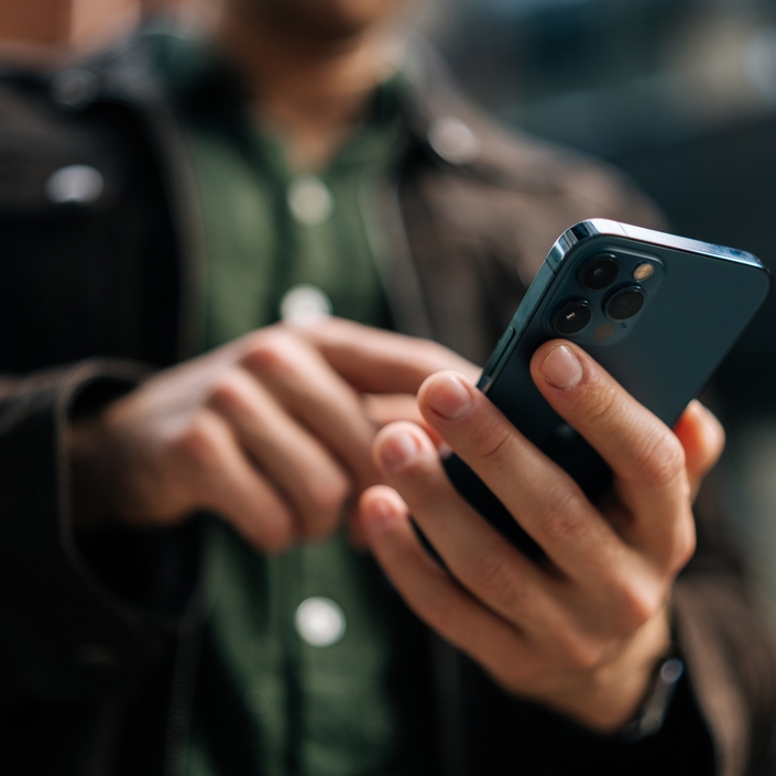 Hænder Holder Telefon