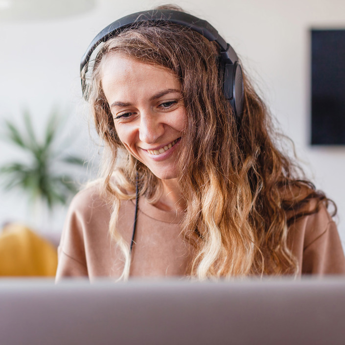 Kvinde Foran Pc Med Elearning