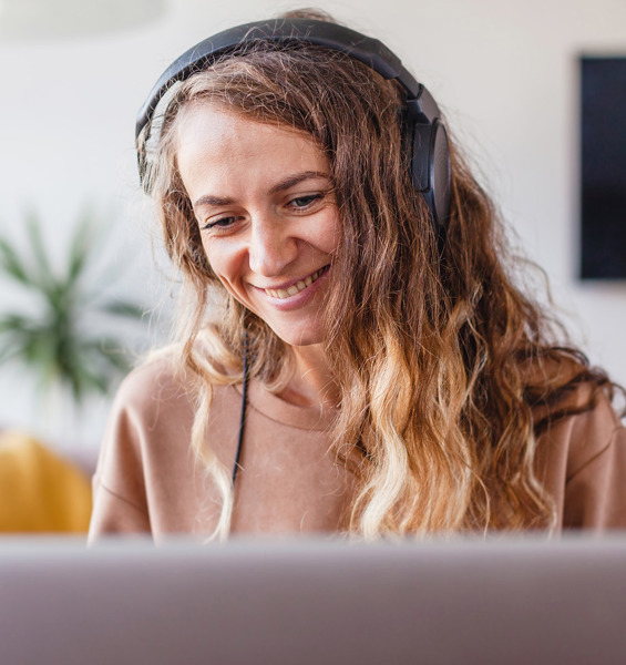 Kvinde Foran Pc Med Elearning