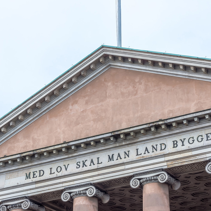 Med Lov Skal Man Land Bygge